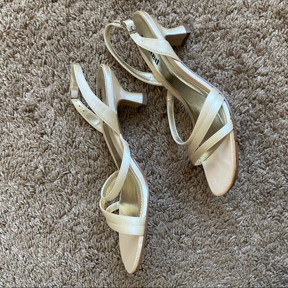 Cream 90s Unlisted Kitten Heels - Picture 2 of 5